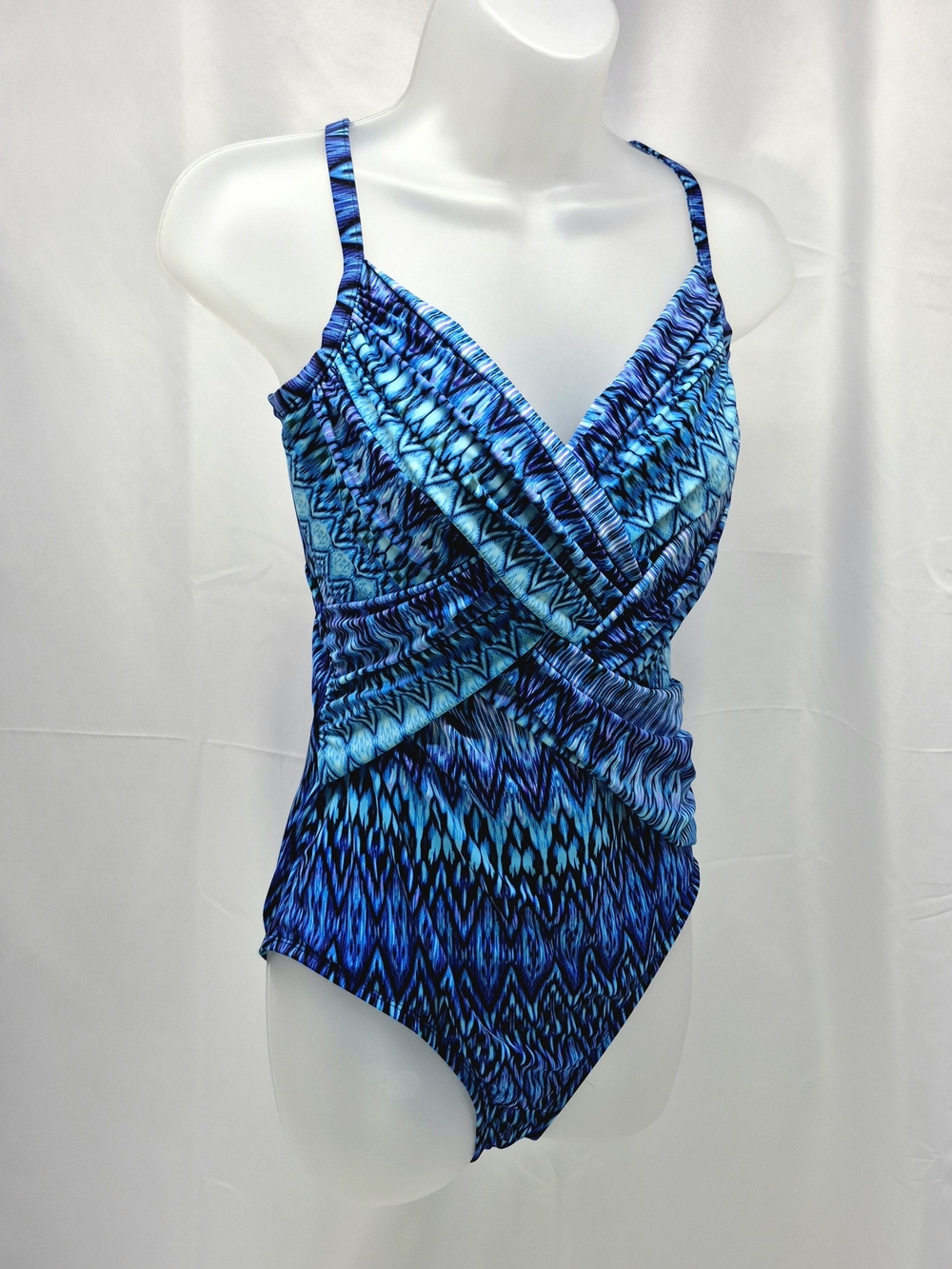 NWOT Dreamsuit by Miracle Brands Ocean Ombre Slimming One Piece Swimsuit Size 14